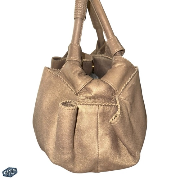 Loewe Nappa Aire Anagram Gold Soft Leather Scalloped Edged Hobo Handbag - Picture 3 of 11